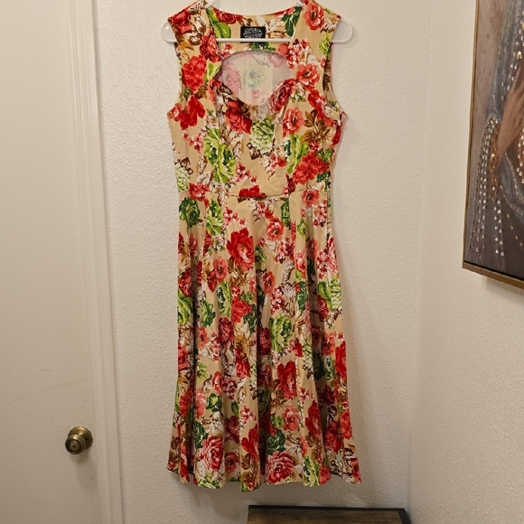 Hearts & Roses Dresses & Skirts - Hearts & Roses Floral Sleeveless Midi Dress in Beige with Red & Green Blooms
